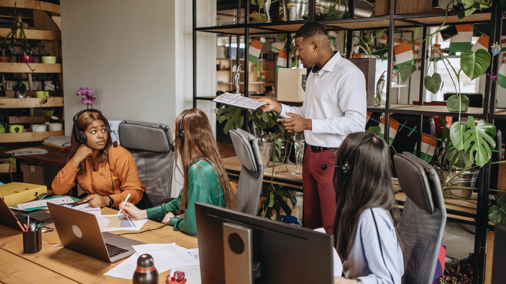 that's not my job phrases incompetent people say at work that make everyone else cringe