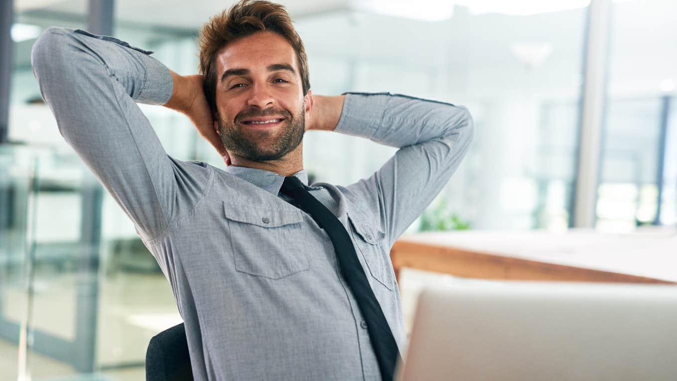 Phrases Lazy People Use When They're Trying To Look Busy But Haven't Done Anything lazy worker looking relaxed on the job
