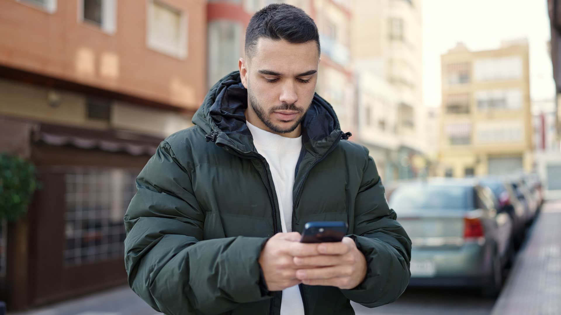 a man texts the woman he is seeing that she deserves better