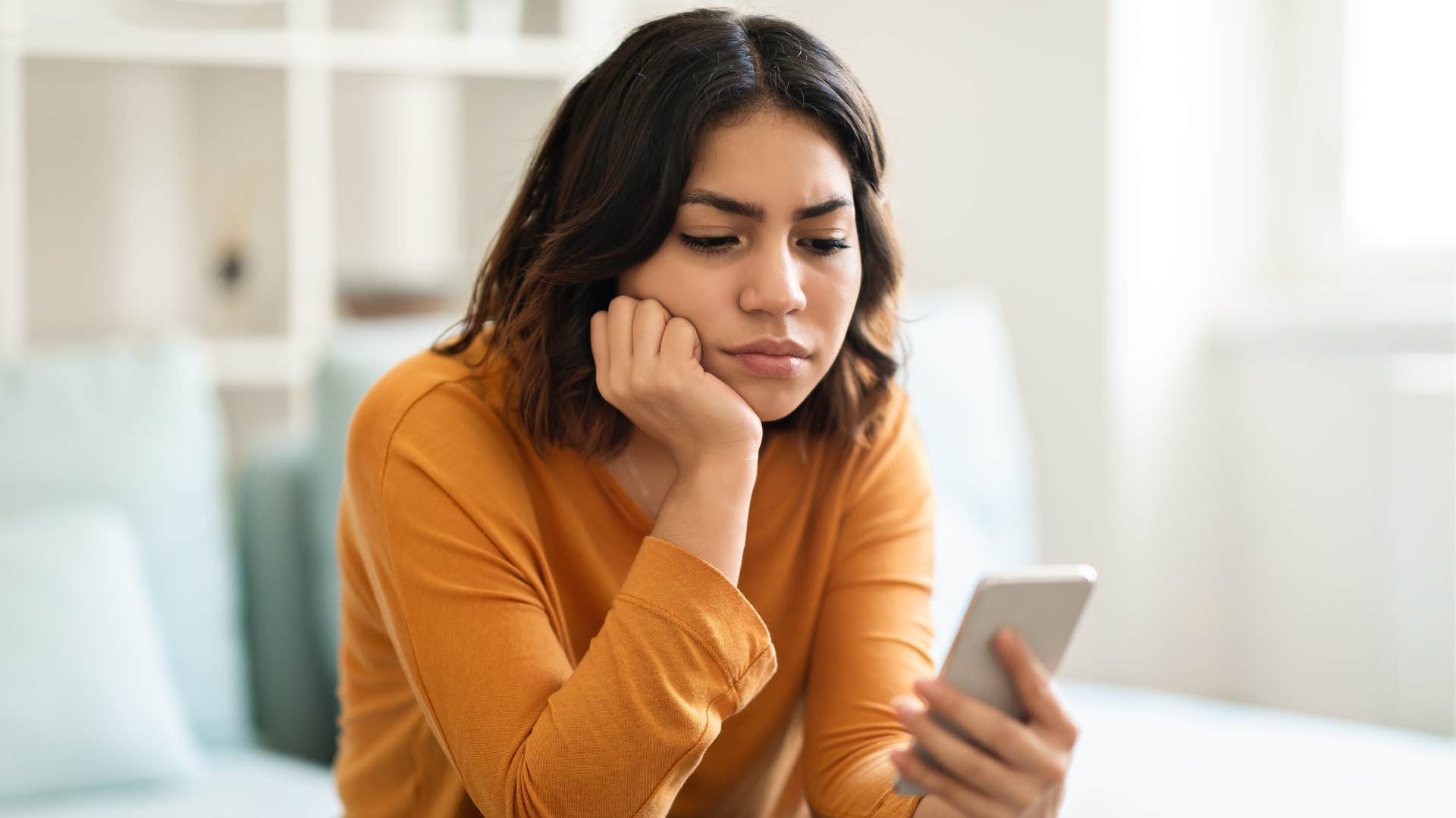 woman with poor relationship skills knowing it's hard to meet people old-fashioned way