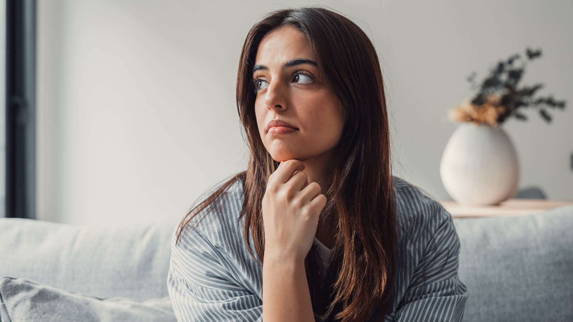 woman who grew up emotionally neglected and is independent
