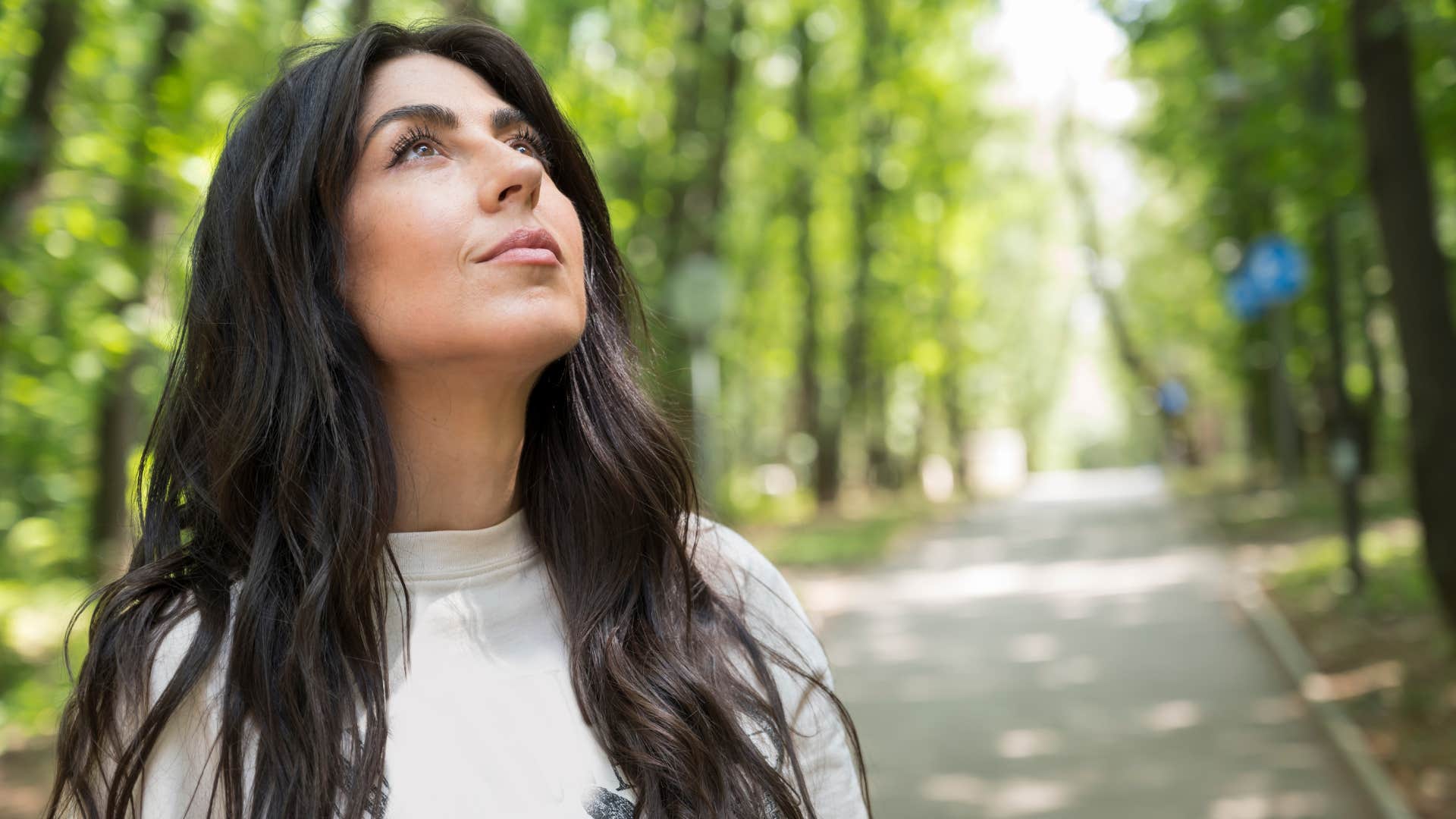 an introverted woman is comfortable with abstract thinking