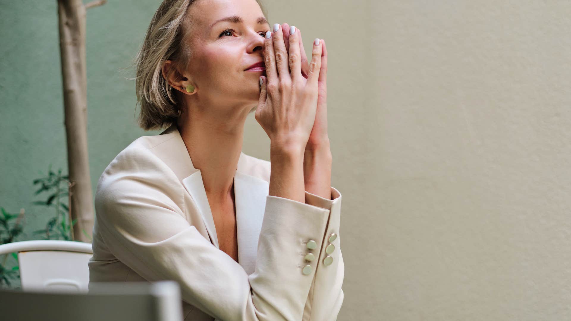 Reasons people constantly daydream about starting over life love idea of reinvention