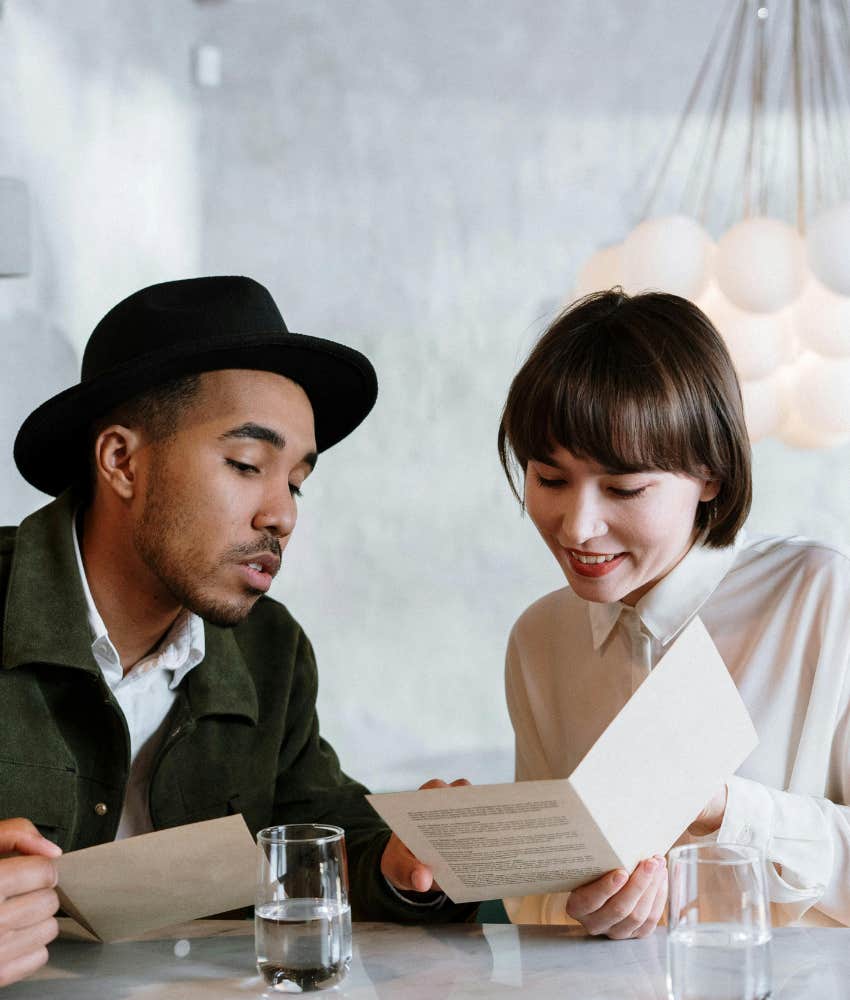 Things Couples Do At Restaurants That Make It Clear They Have A Great Relationship Navigate Menu Together