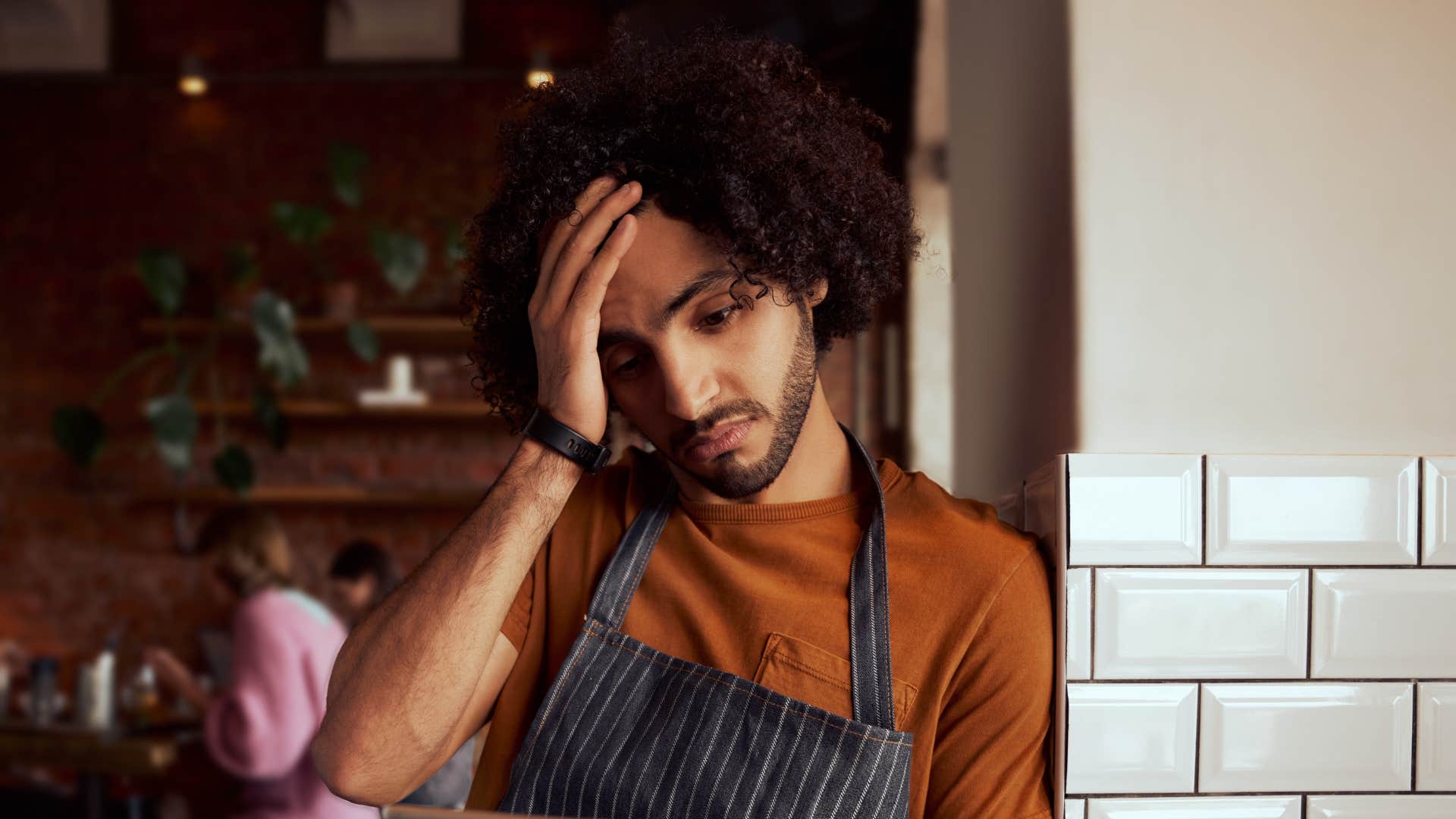 a server is sad that his customers failed to thank him for his service
