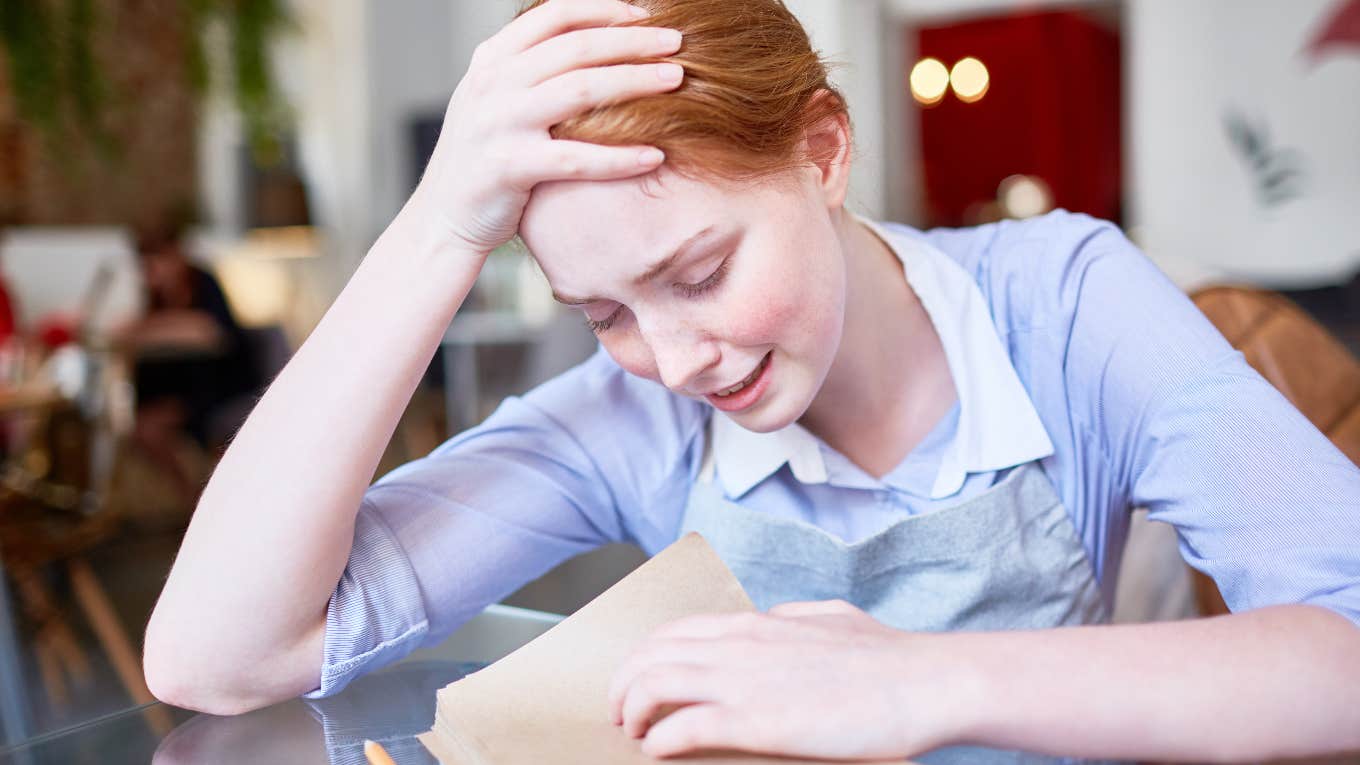 server sobbing over note a customer left