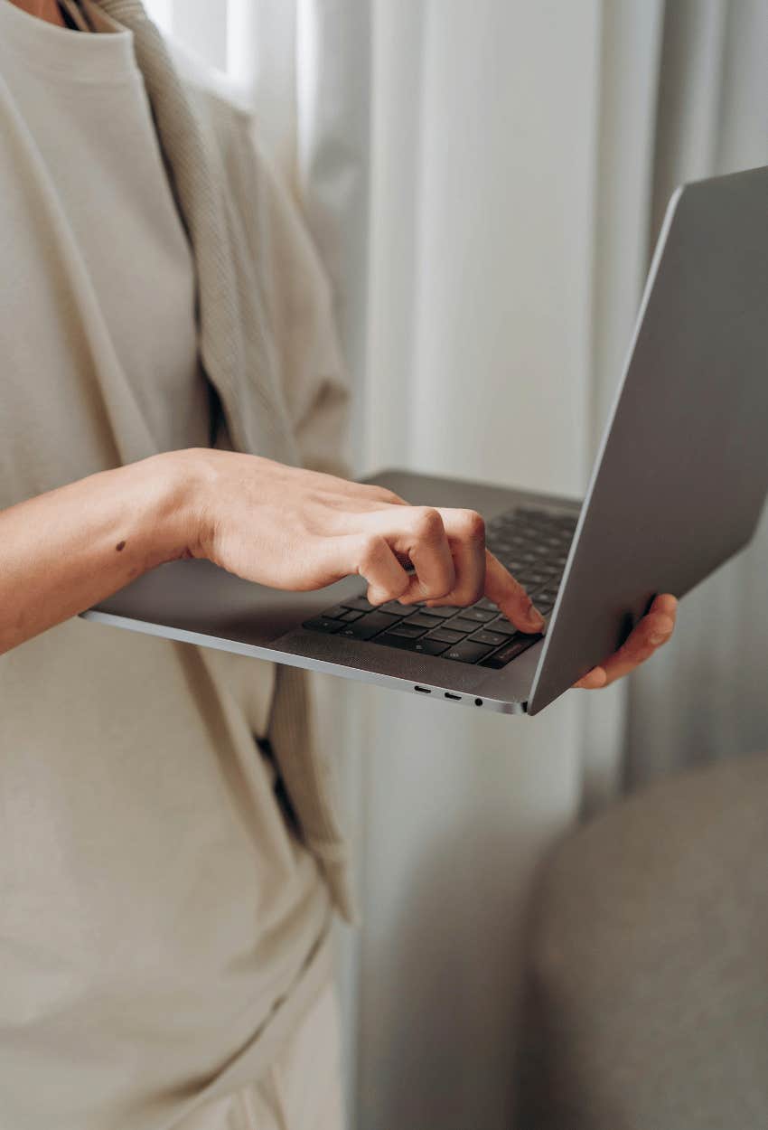 woman on laptop setting clear deadline by email