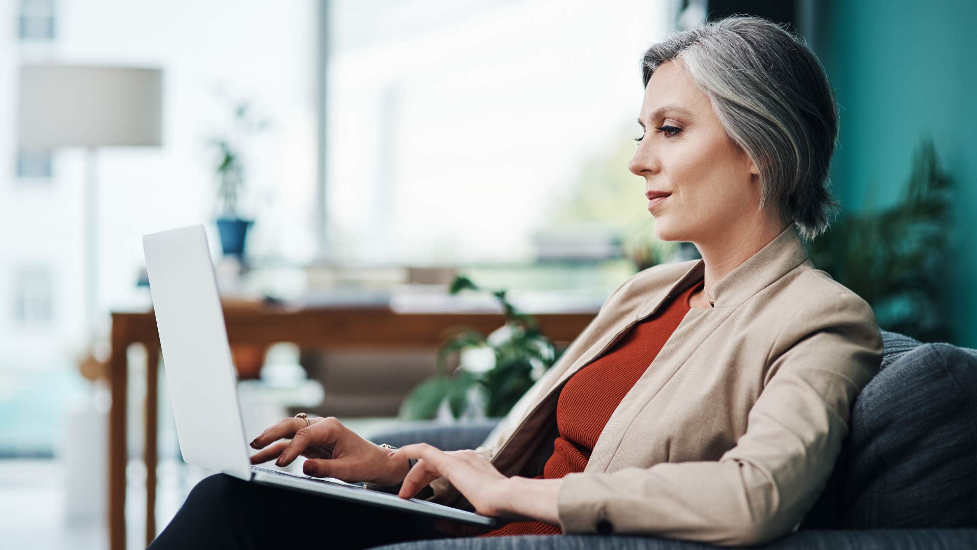 signs of a highly intelligent employee that seem like they would backfire, but never do not responding to all the emails