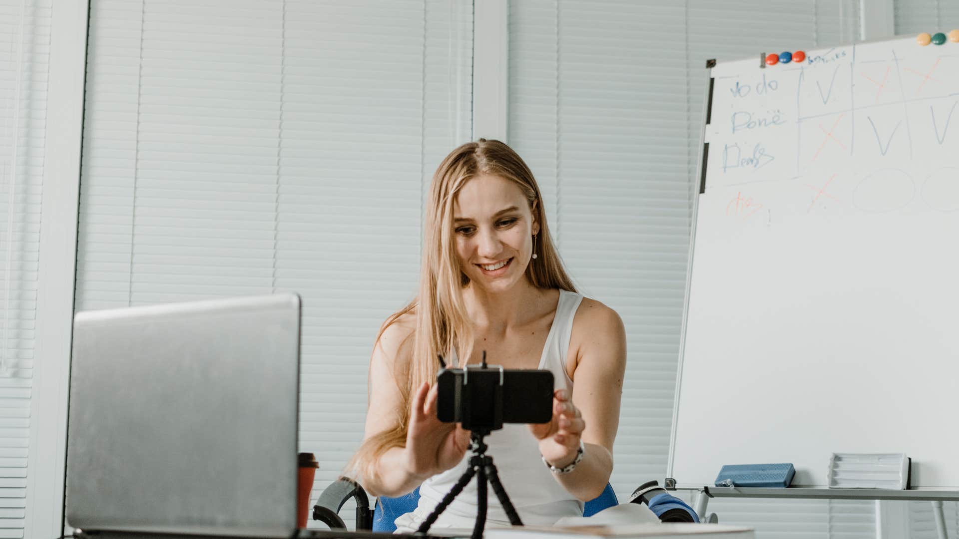 signs of a highly intelligent employee that seem like they would backfire, but never do getting a side gig