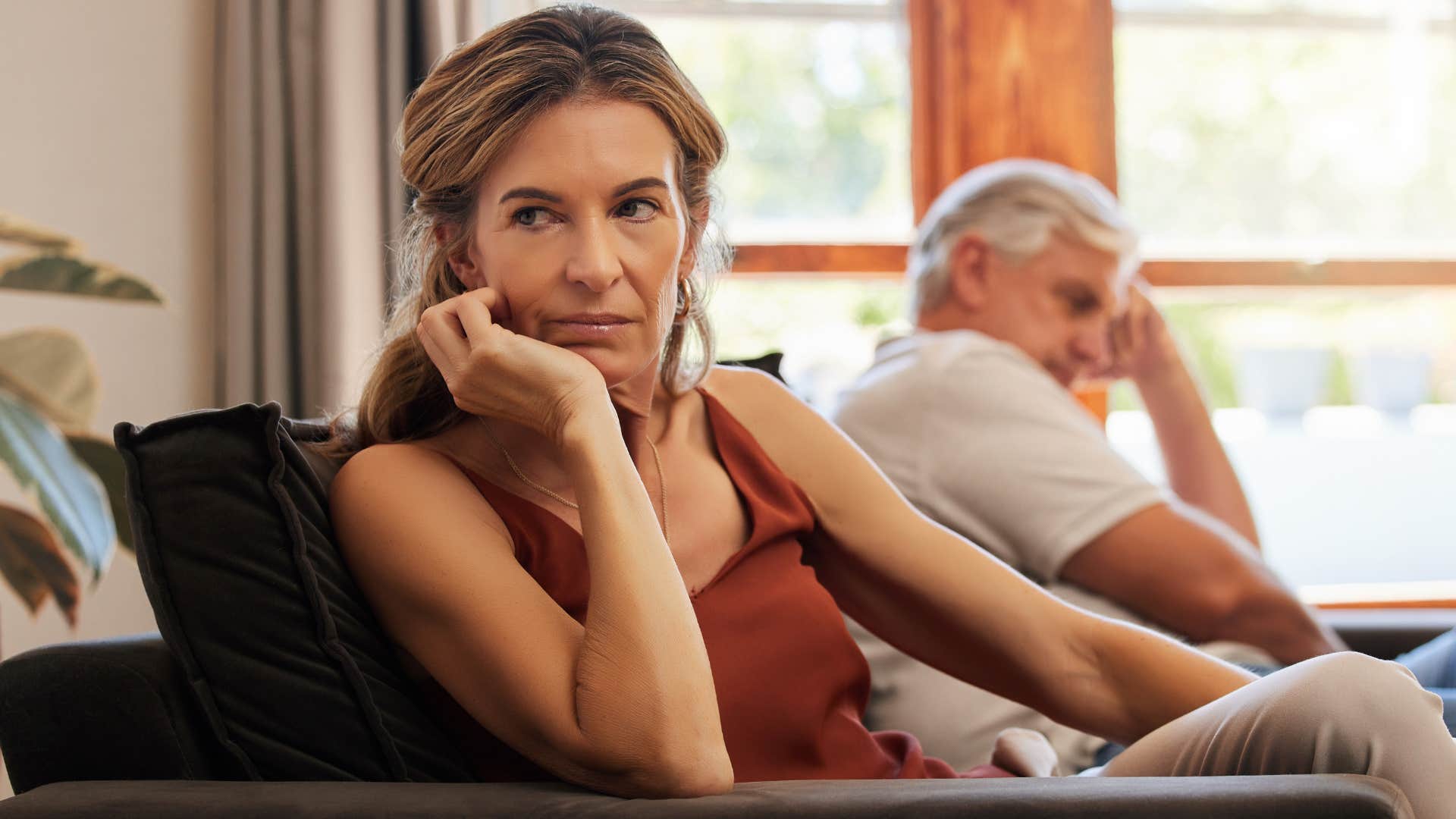 woman who can detect early signs of manipulation turned away from her partner