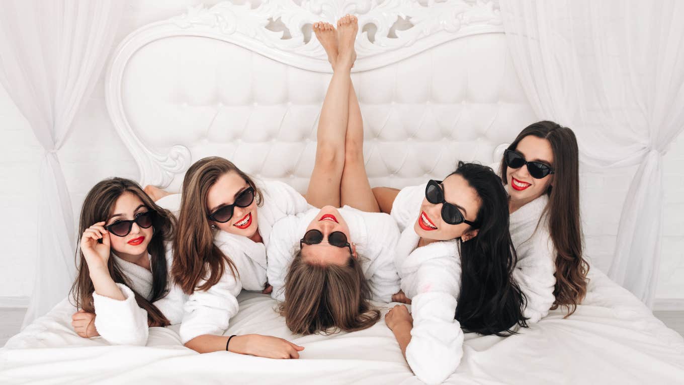 Single Mom Kicked Out Of Wedding Because She Can't Afford The Bachelorette Party Single Mom Kicked Out Of Wedding Because She Can't Afford The Bachelorette Party