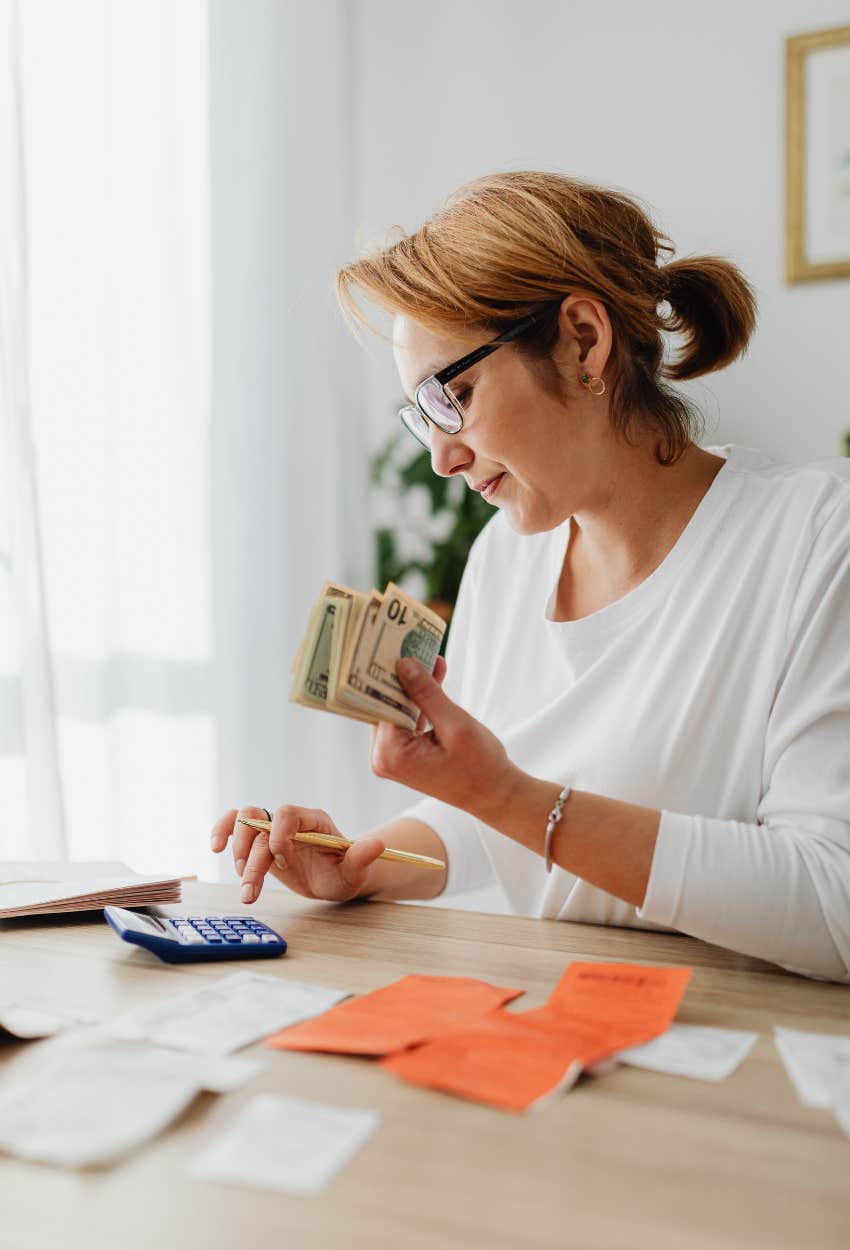woman budgeting