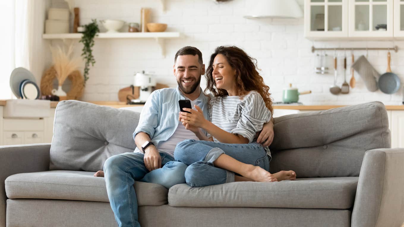 study finds couples common texting habit better relationships happy couple texting on phone together