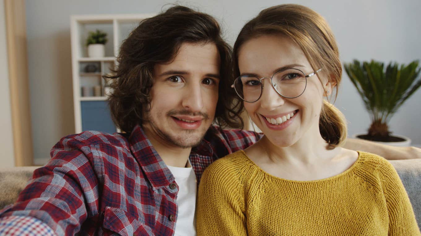 Subtle Signs You And Your Partner Are Intellectually Compatible happy intellectually compatible couple smiling