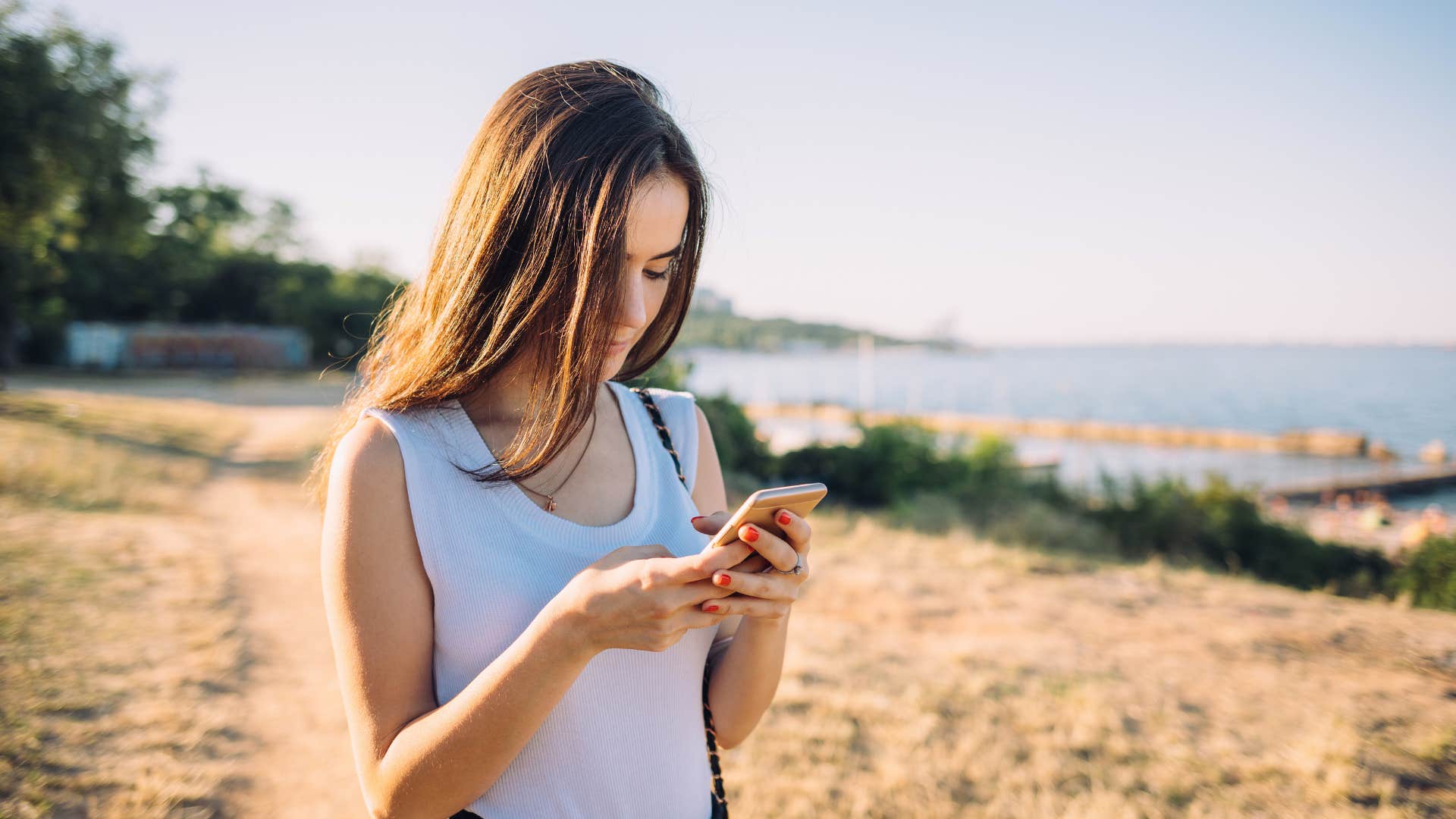 texts get shorter subtle things people do when too emotionally tired to keep pretending