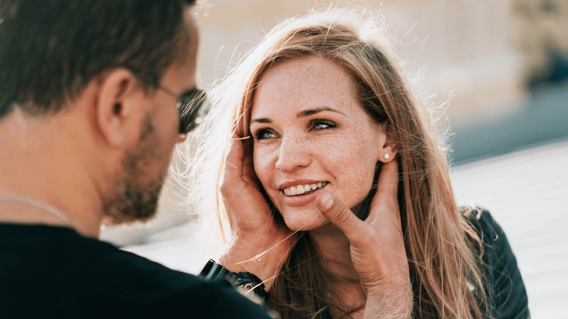 man suspects woman is lying to him because she agrees with everything he says