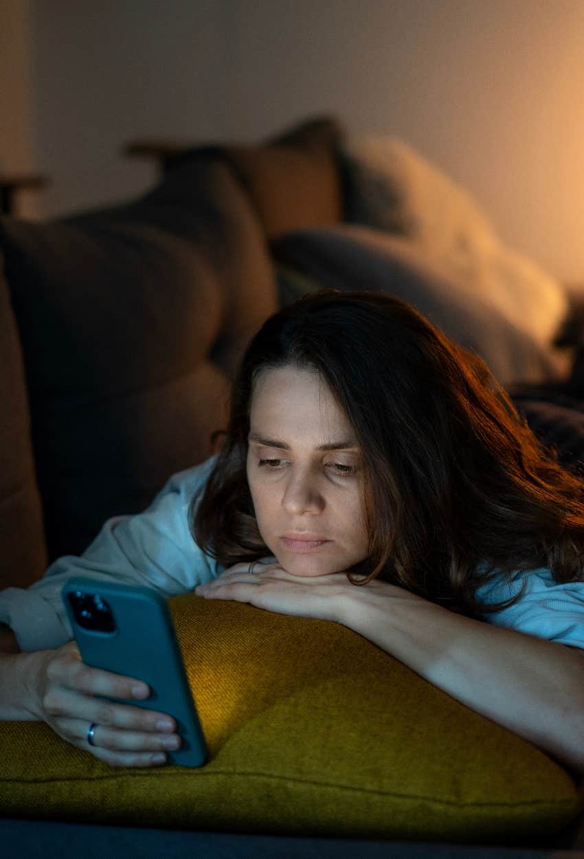 woman with out of control screen time doom scrolling