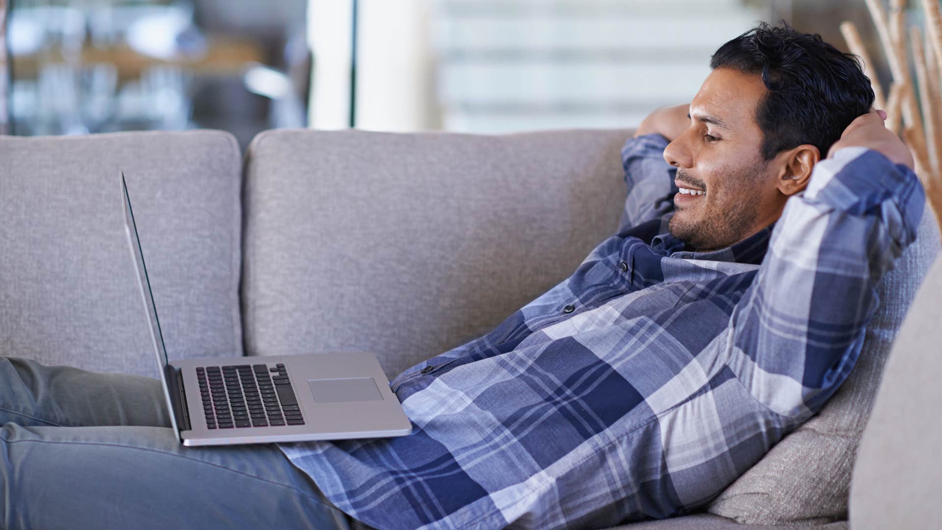 embrace free entertainment things budget-savvy people do that make everyone else feel a little guilty