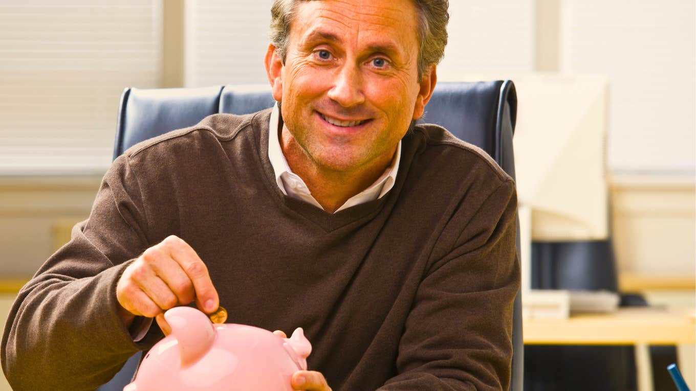 Things Budget-Savvy People Do That Make Everyone Else Feel a Little Guilty Things Budget-Savvy People Do That Make Everyone Else Feel a Little Guilty