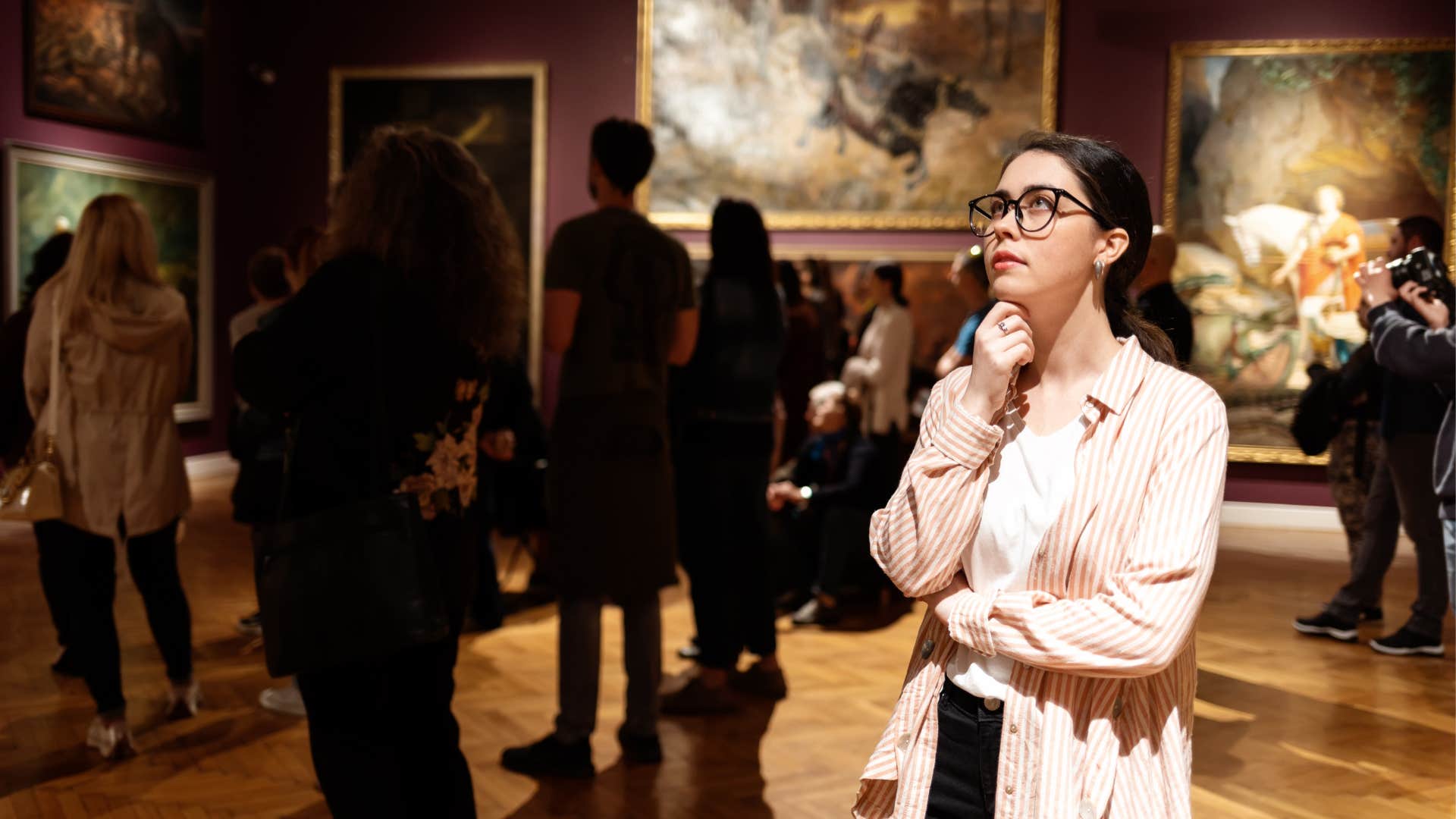 a woman views an art gallery and will attend an auction later for the pieces