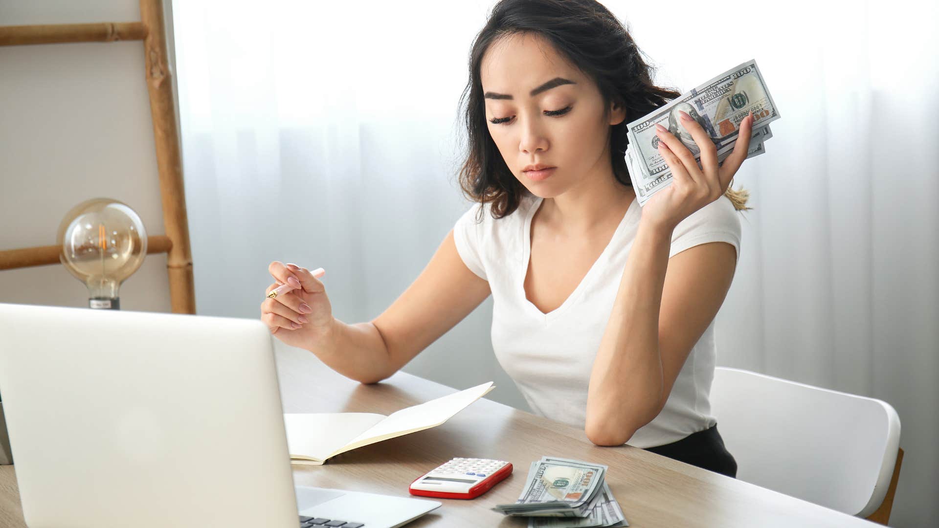 things genuinely secure people never brag about, even though they could, money