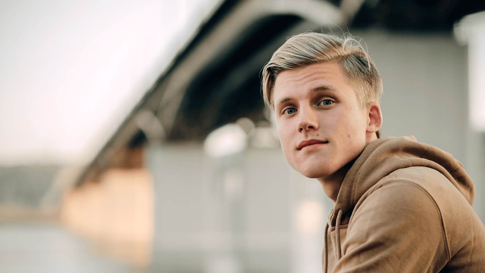 man feels wired to take the lead