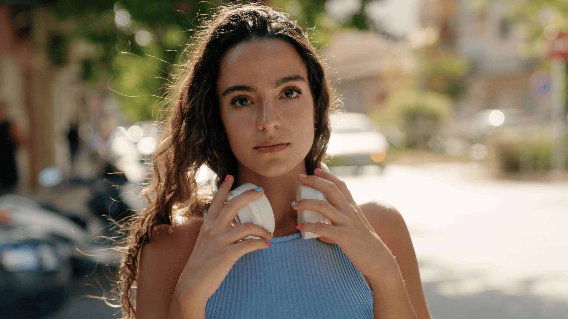 woman with manners instantly notices someone who wasn't raised right because they talk loudly in public