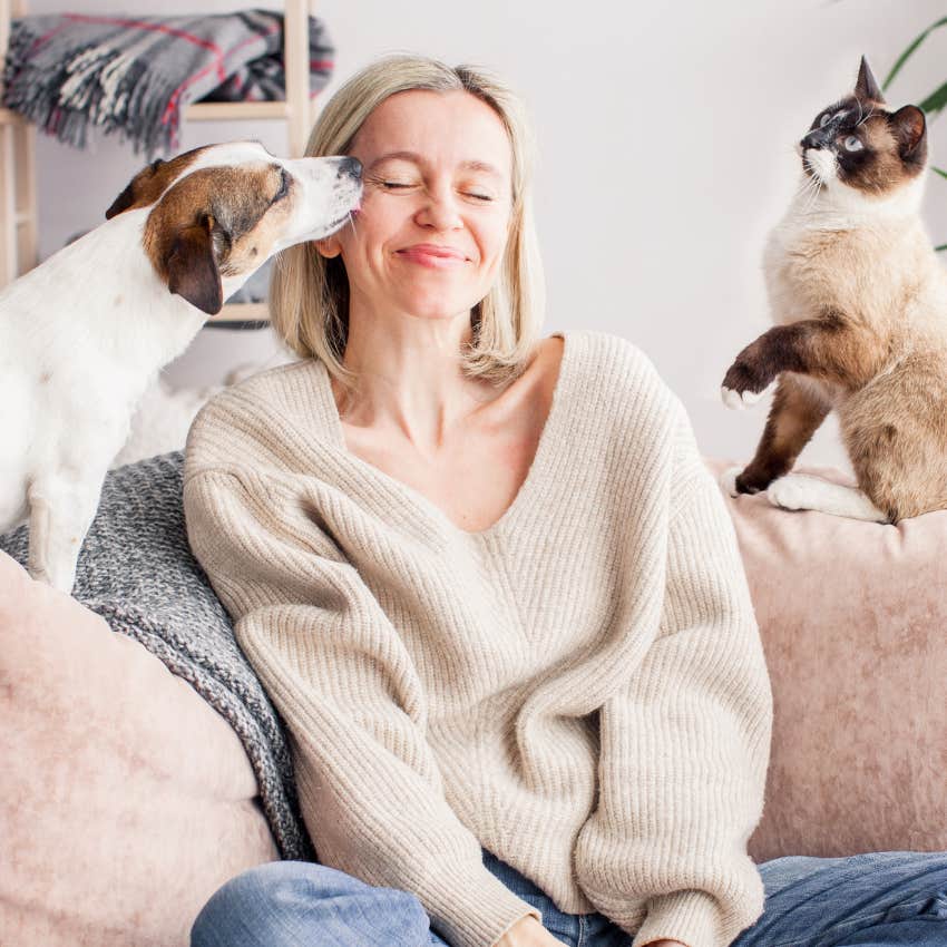 woman with poor social instincts who owns non-complimentary animals