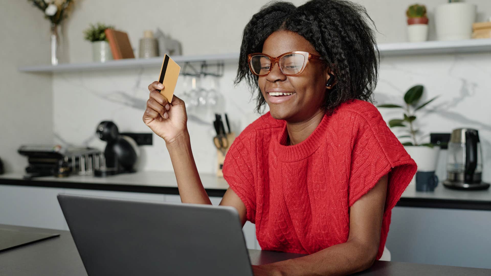woman holding her credit card and saying i work hard, so I deserve nice things