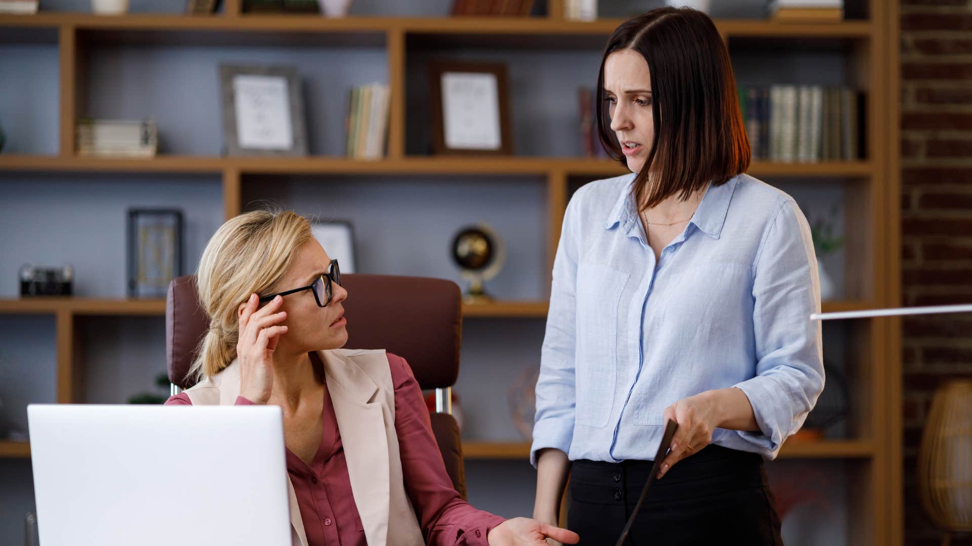 worker coming to her incompetent boss with a problem