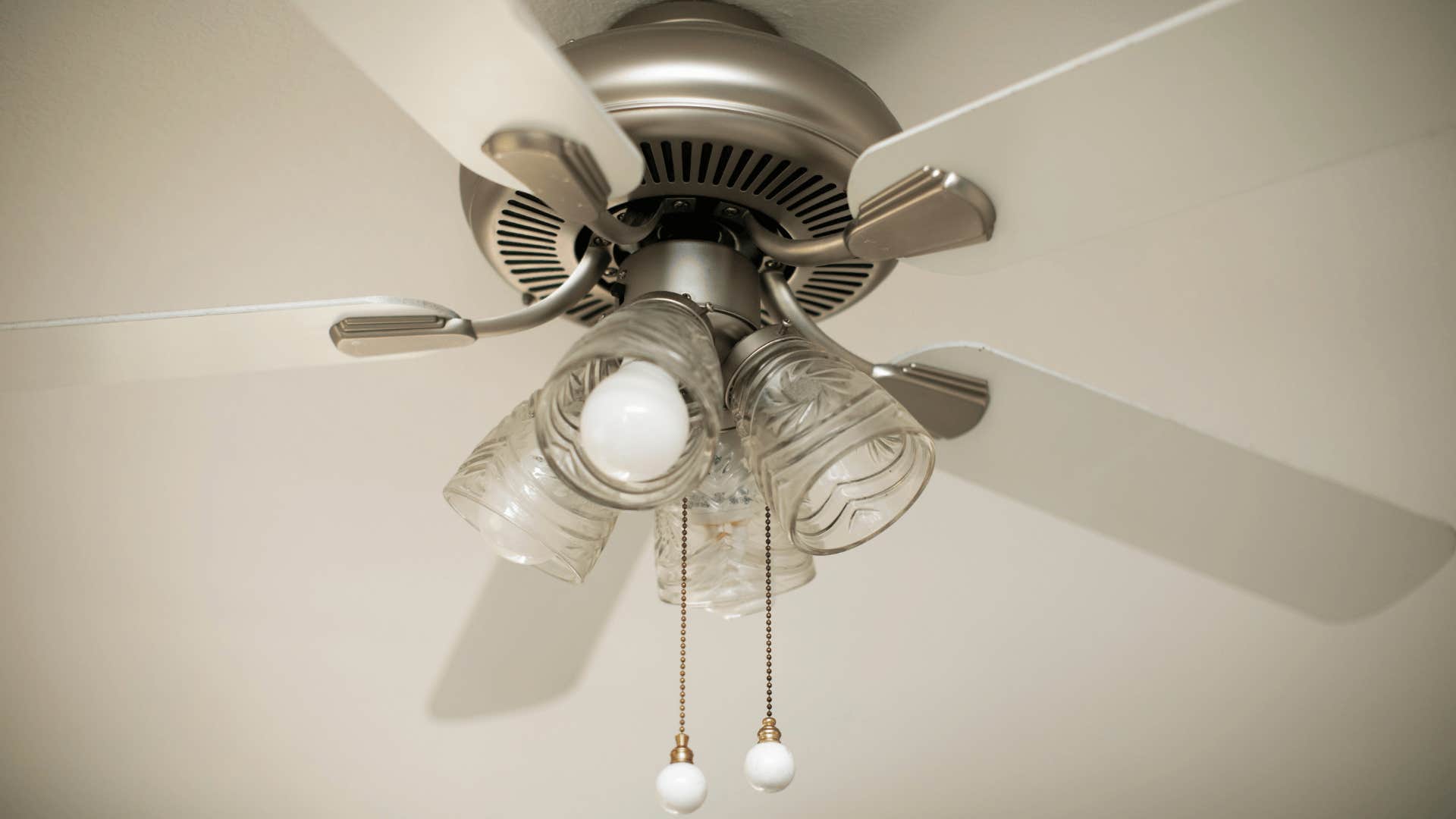 burnt-out or missing light bulbs reveal they don't actually have their life together 