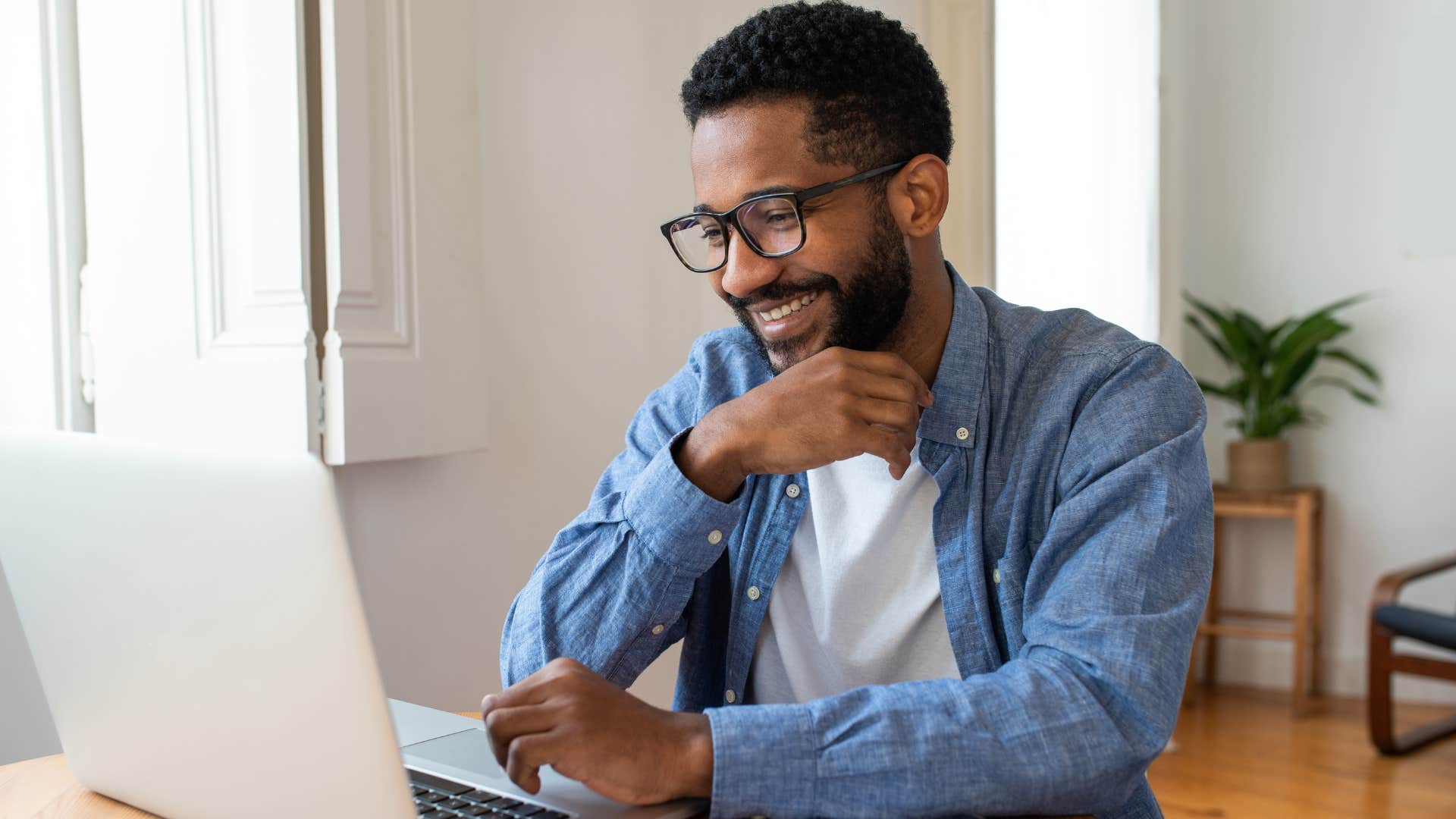 man working a freelance job