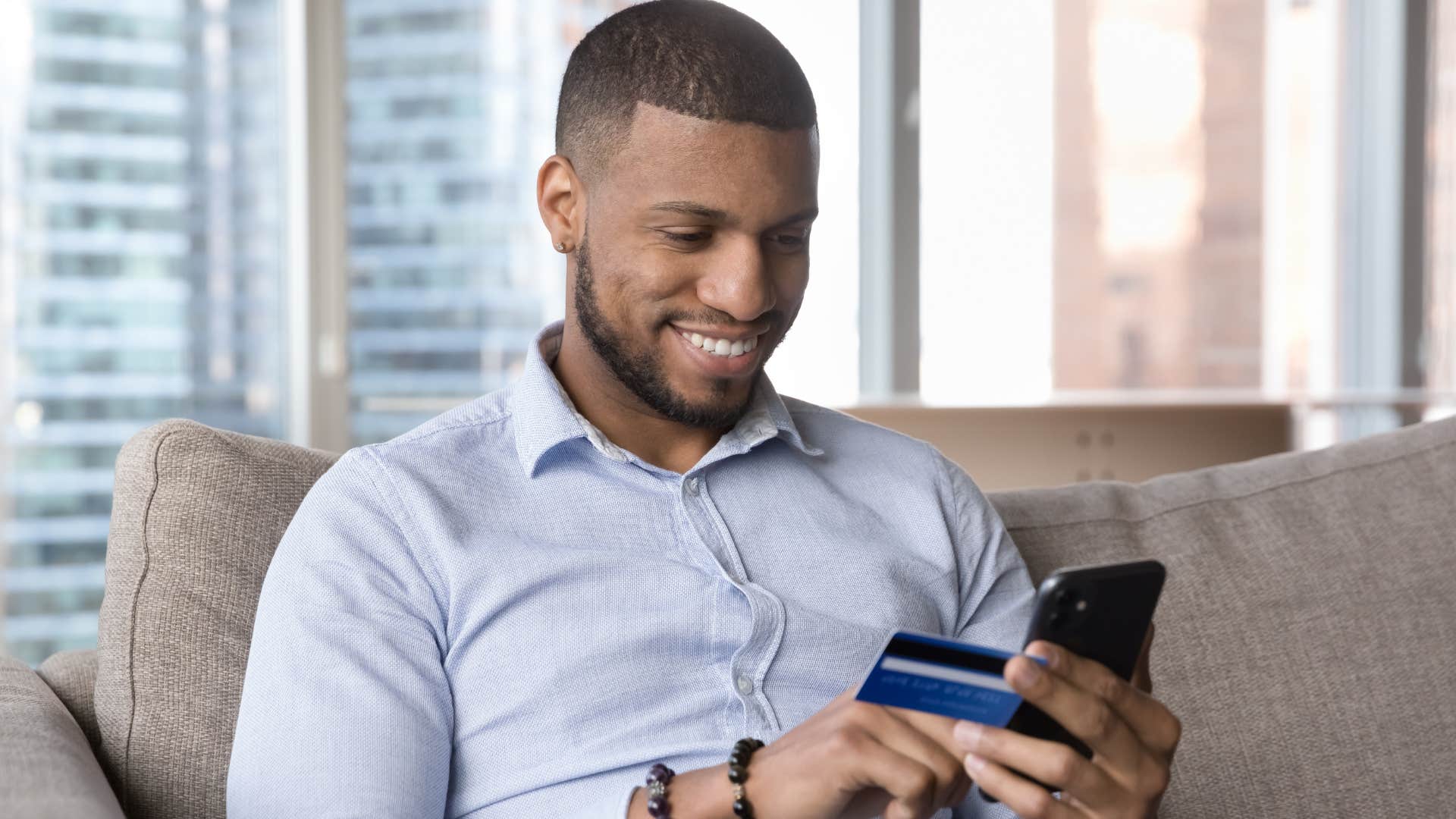 Man saying "money comes back" while buying something online.