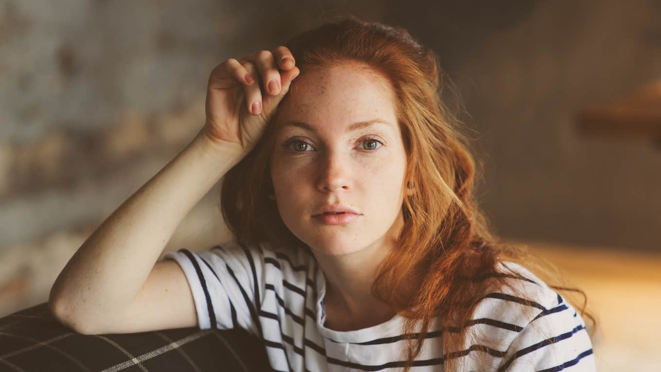 Uncomfortable Things Middle Class People Waste Years Avoiding That Wealthy People Never Ignore uncomfortable young woman avoiding financial advice