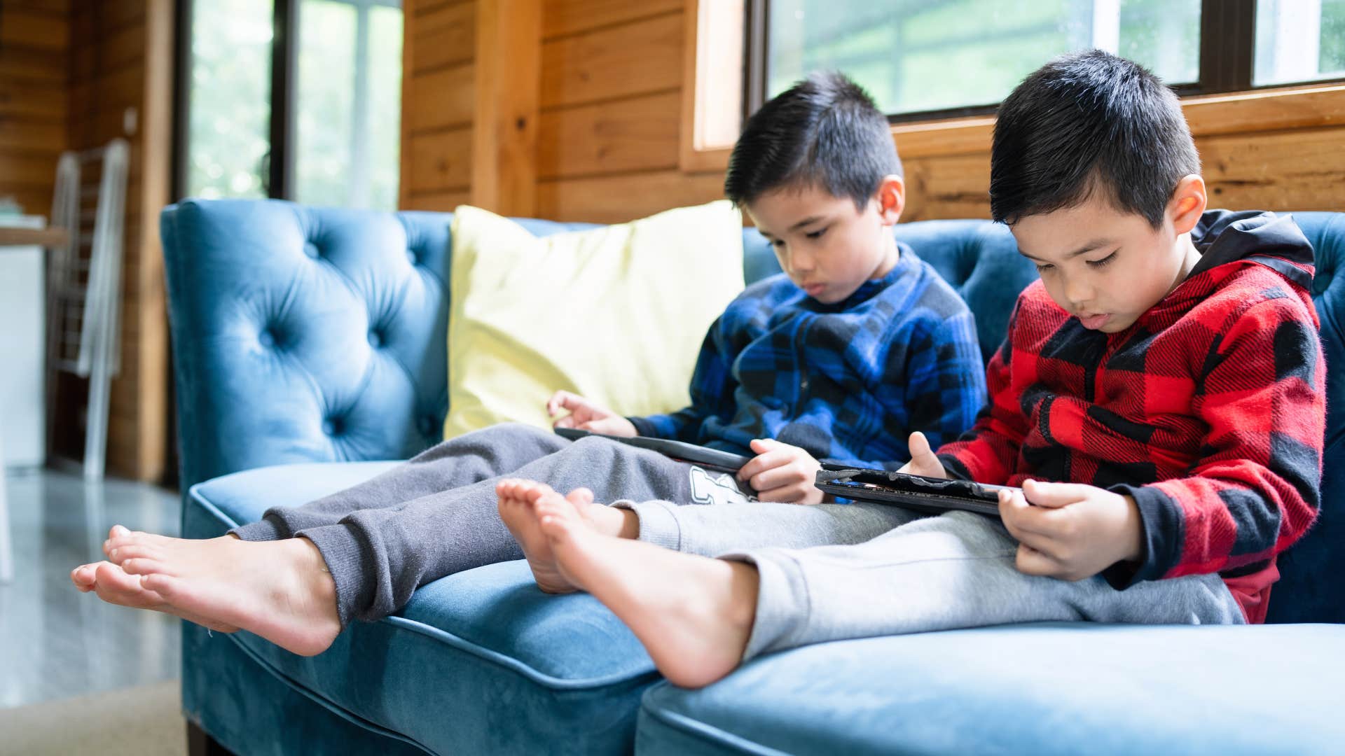 we don't do screen time unnecessary lies parents tell other parents to feel better about themselves