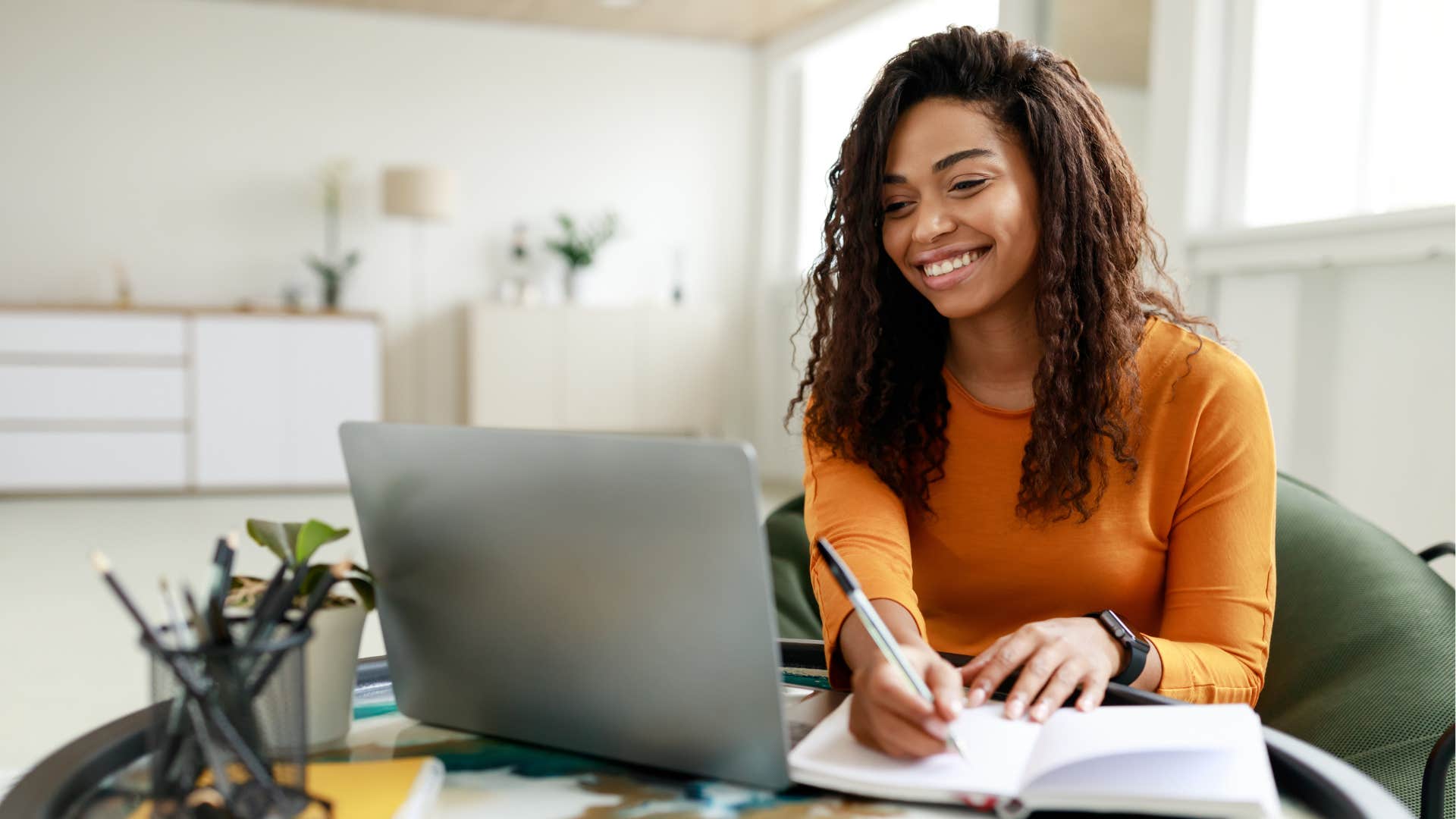 woman who wants to remain mentally quick investing in the habit of making a plan