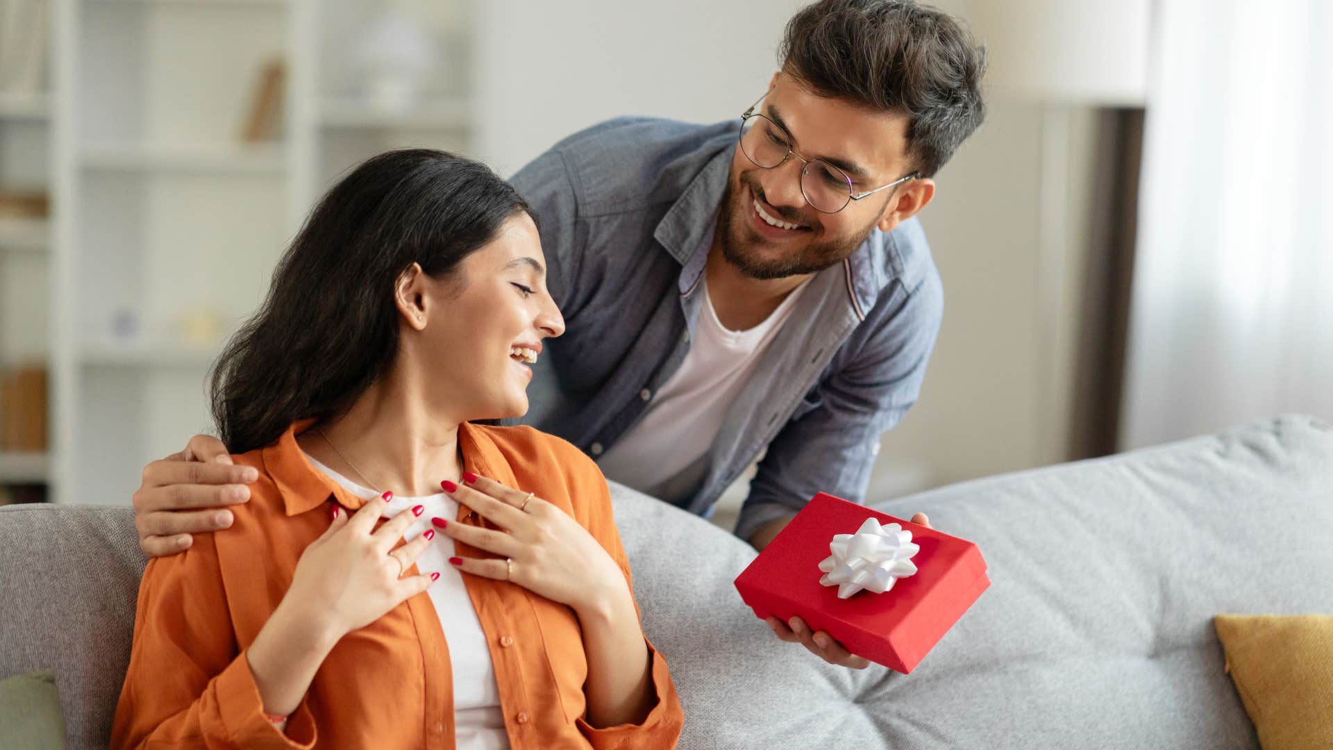secure man apologizing with a gift