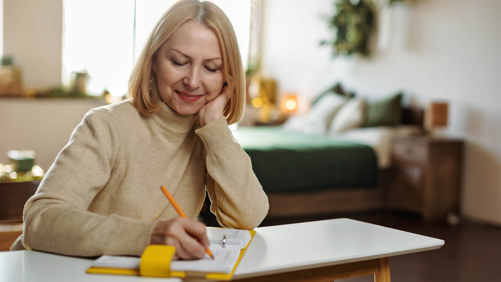 secure woman apologizing with a note