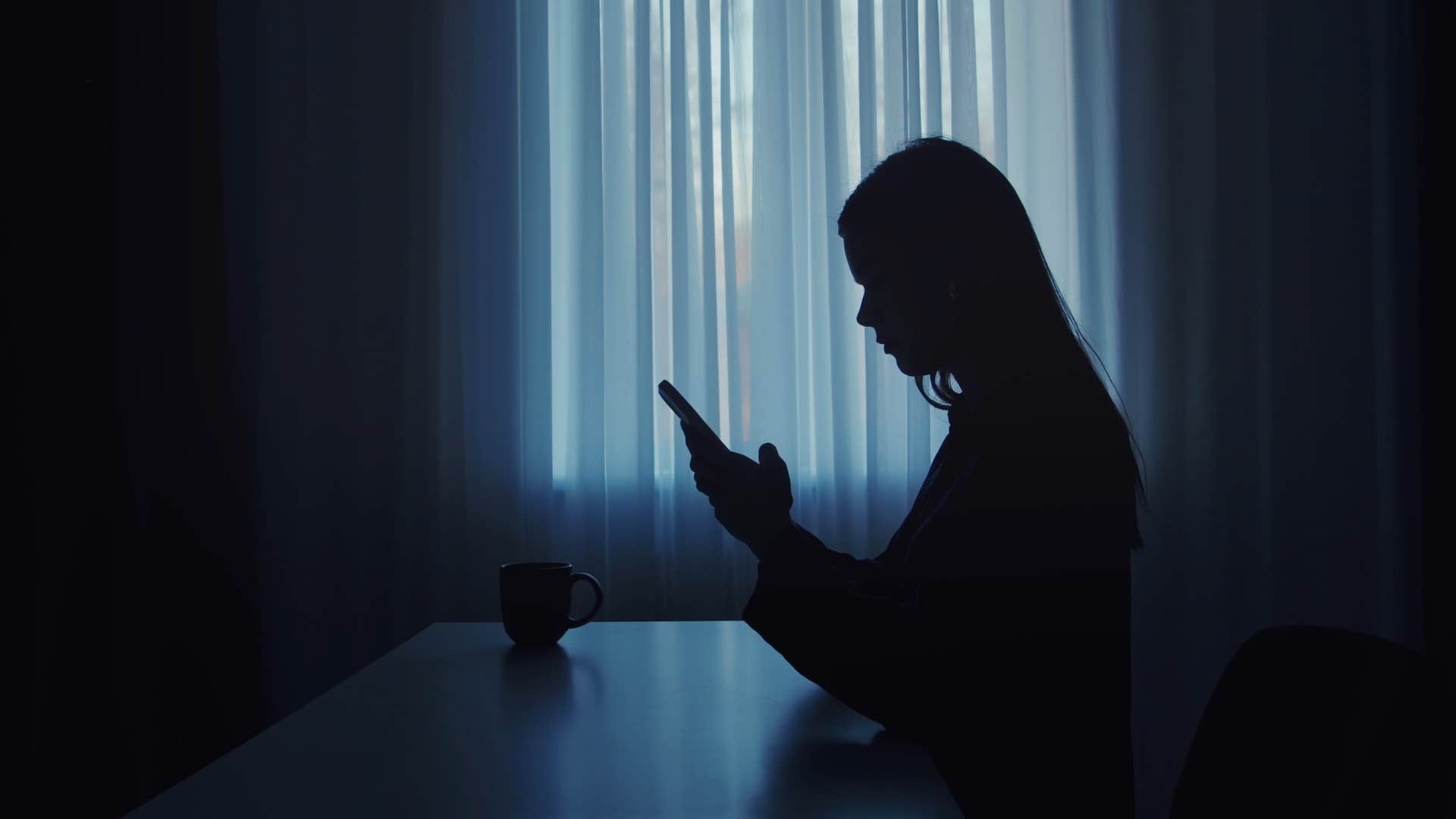 woman with the work habit of not being away from phone disconnecting her from others