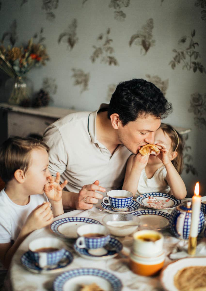dad eating with his son and daughter