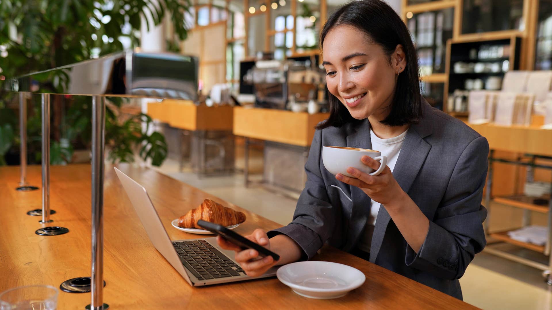 woman drinking coffee in cafe