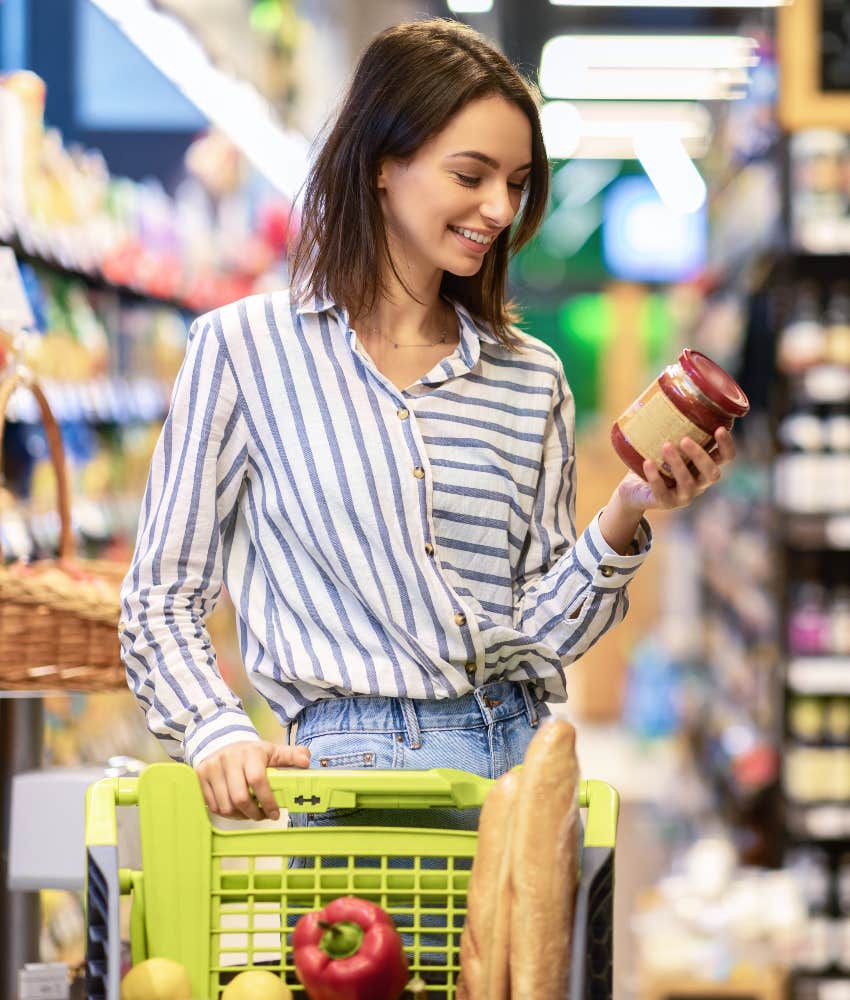 frugal woman grocery shopping