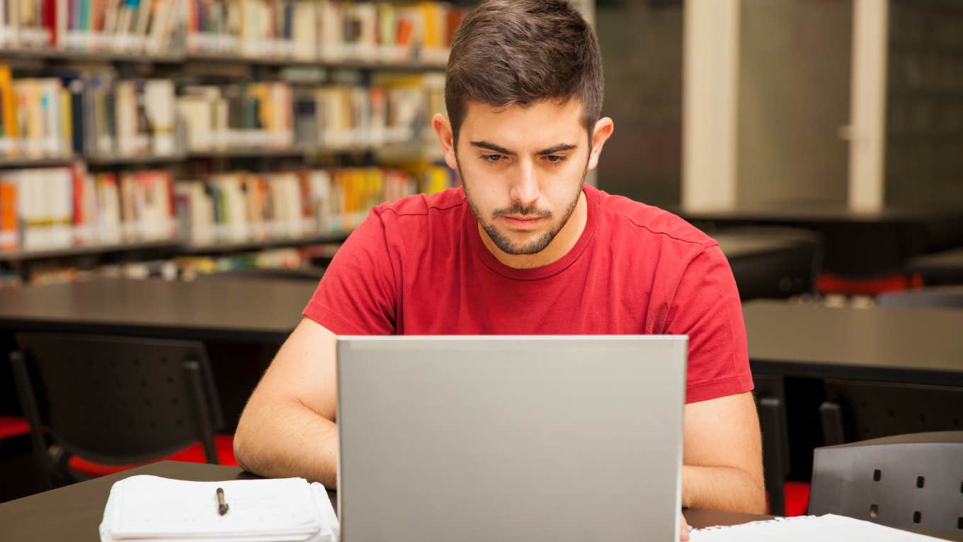 College Student Complains Software School Implemented Prevents Using AI Write Essays College Student Complains Software School Implemented Prevents Using AI Write Essays