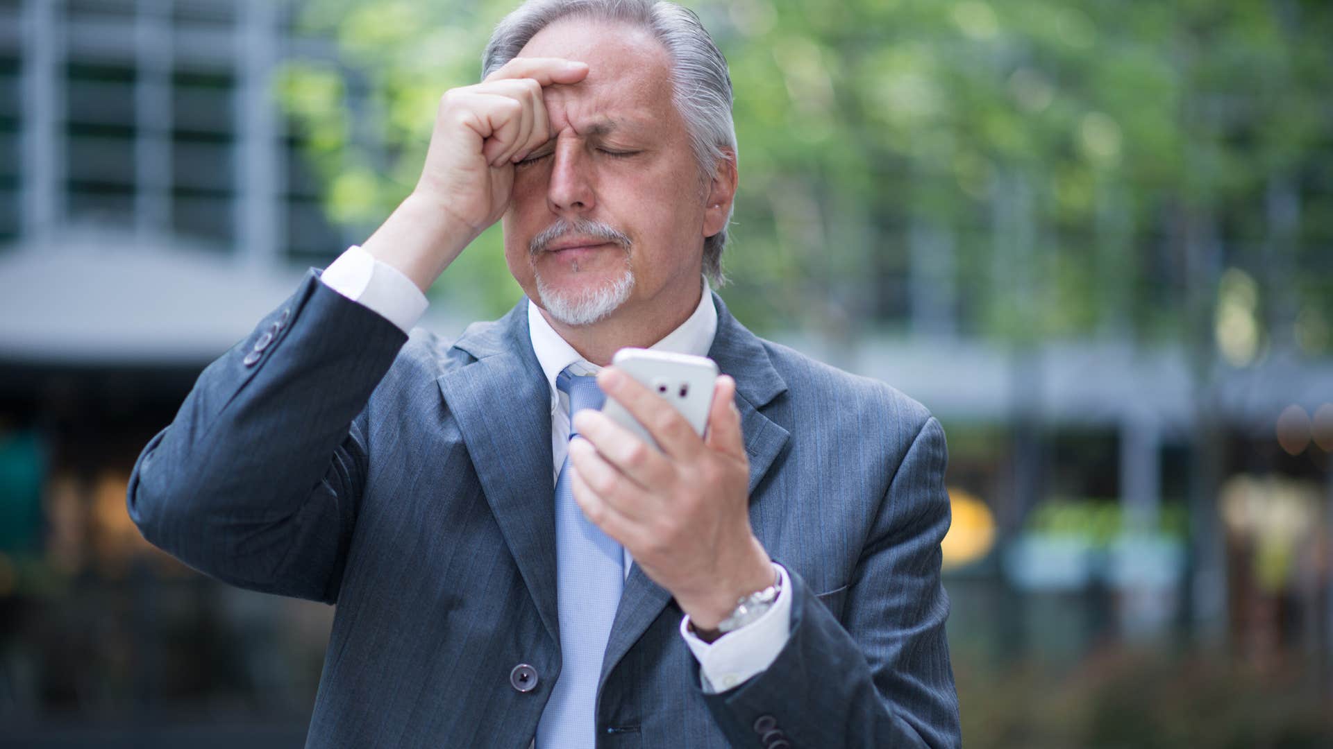everyday behaviors that make people secretly think you’re self-centered, forgetting details about others