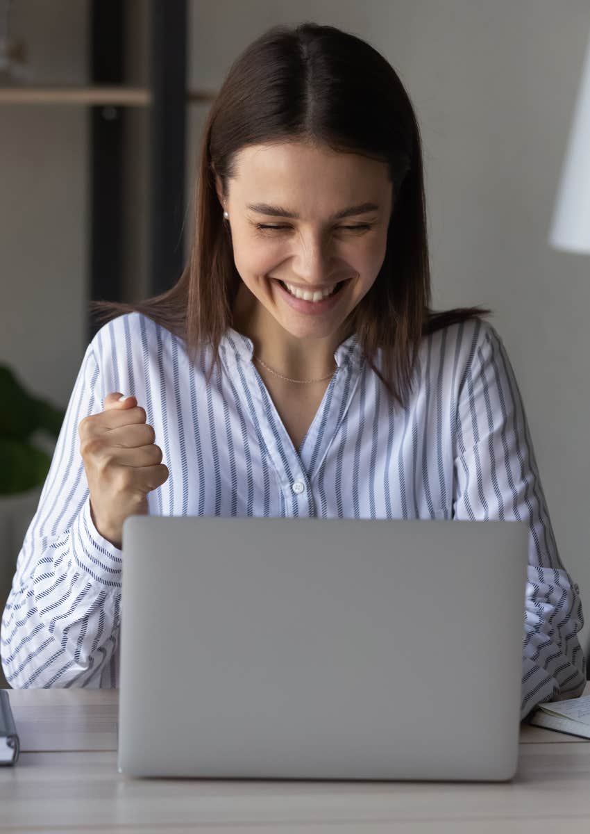 woman practicing good financial habits to be wealthy