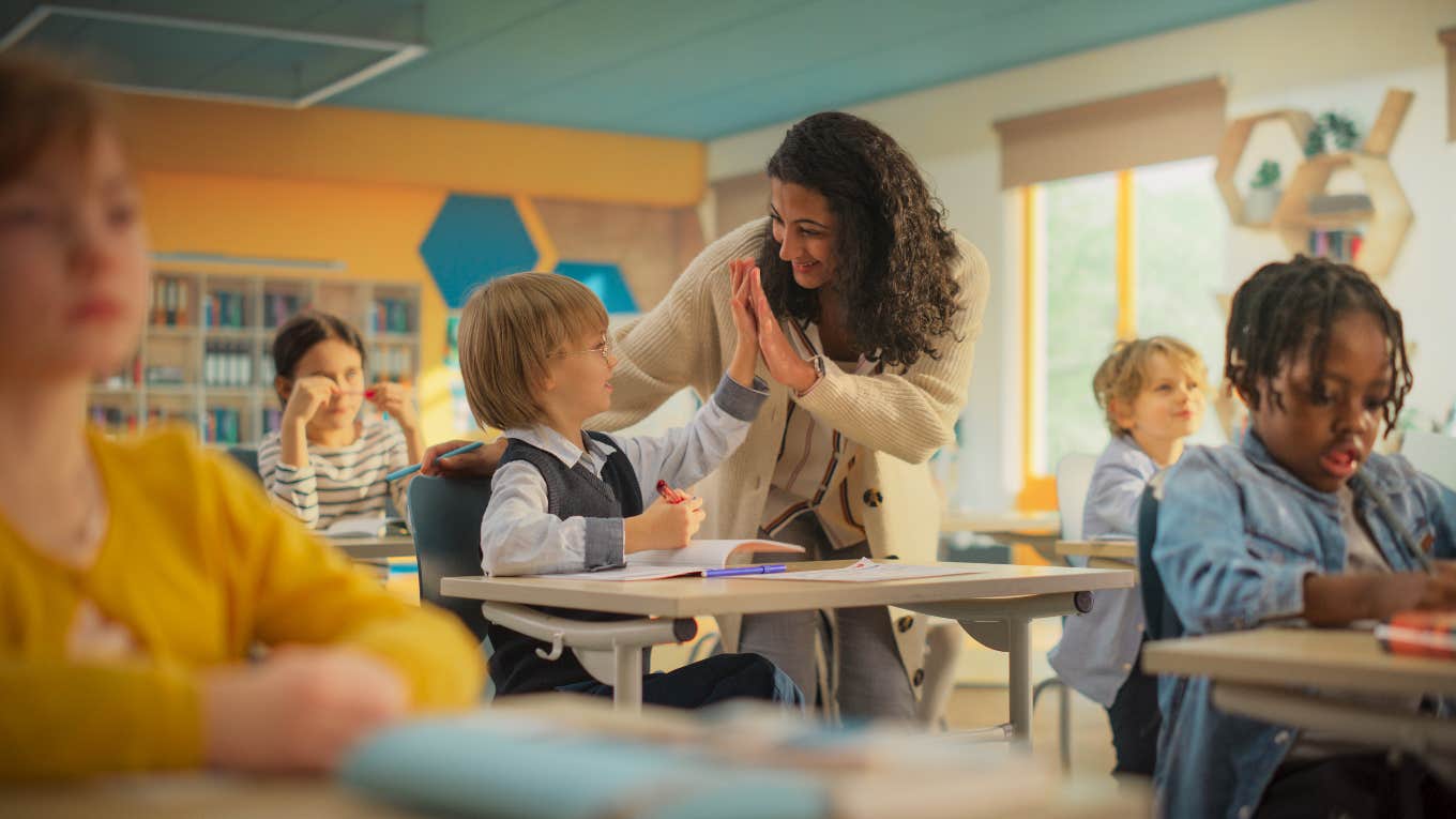 teacher helping her students succeed