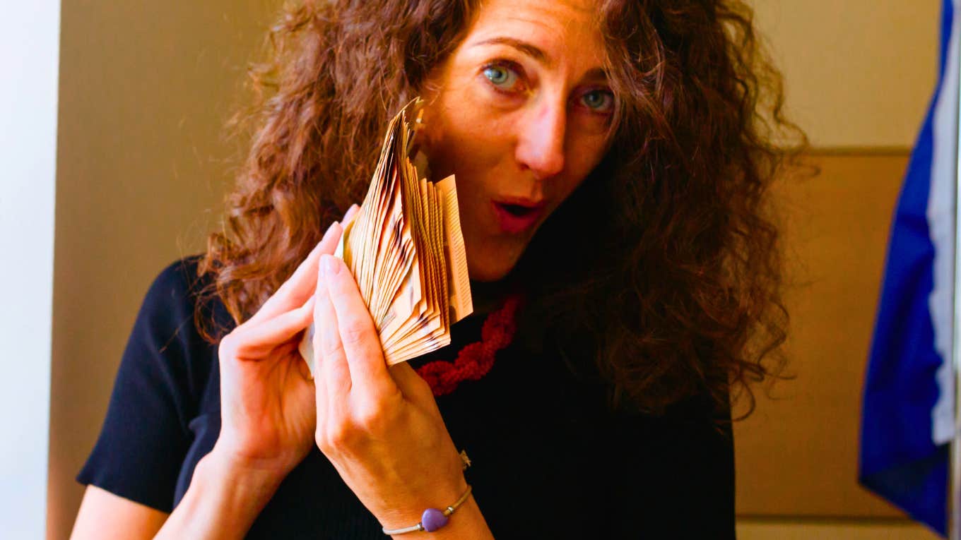 Frugal Wives Secretly Do These Things To Save Money Without Telling Their Husbands Frugal Wives Secretly Do These Things To Save Money Without Telling Their Husbands