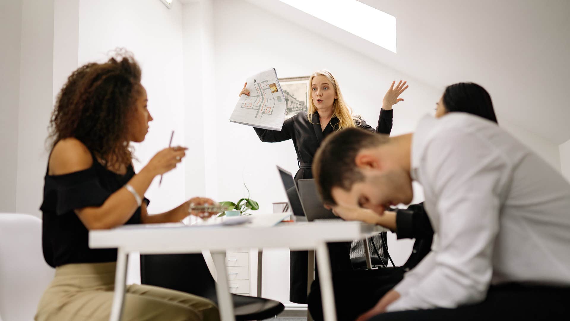 Unclear directions habits that make people quietly question your leadership skills