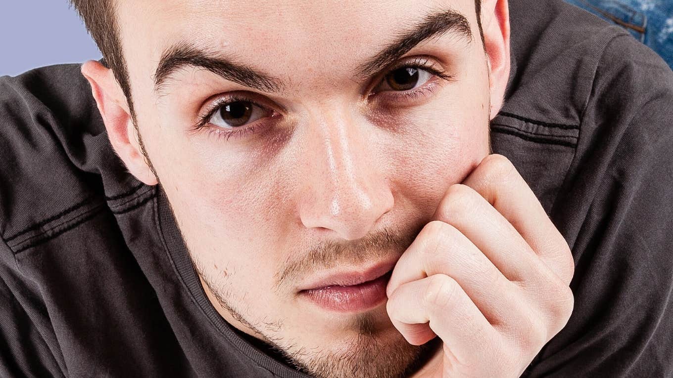 Habits Of Sociopathic Men Who Think They’re Smarter Than Everyone Else, According To Psychology Man thinks he's smarter.