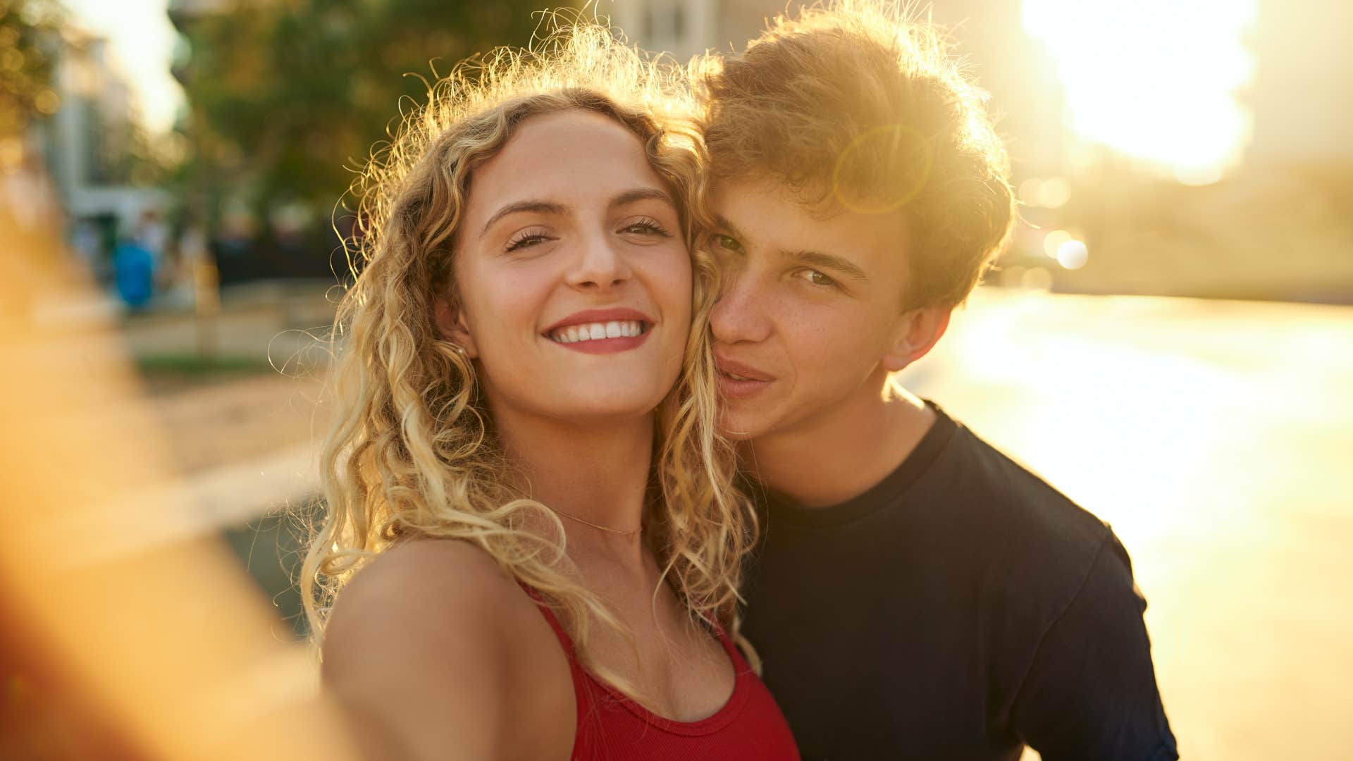 husband who is still attracted to his wife shows her by giving thoughtful compliments